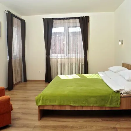 Cserkeszem Panzio 3*