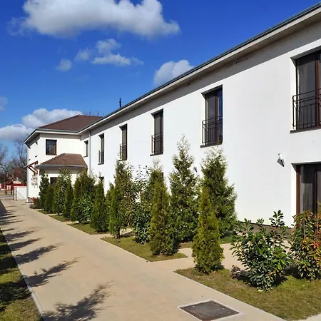 Cserkeszem Panzio Guest house *