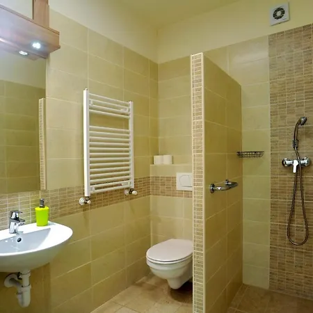 بيت ضيافة Cserkeszem Panzio 3*